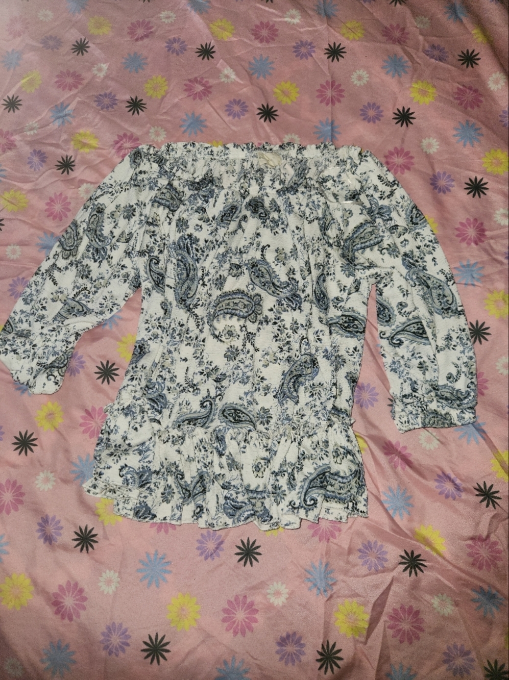 MELLODAY White Off-Shoulder Paisley Blouse with Blue Print